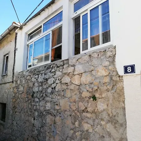 Apartment Hana *